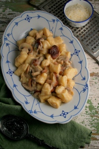 pastinaakgnocchi met paddestoelsaus