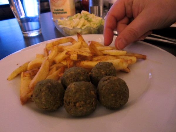 patat falafel spitskoolsalade