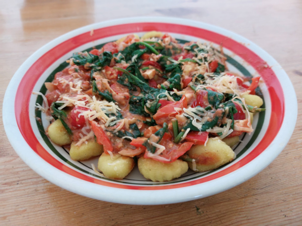 gnocchi spinazie paprika pesto